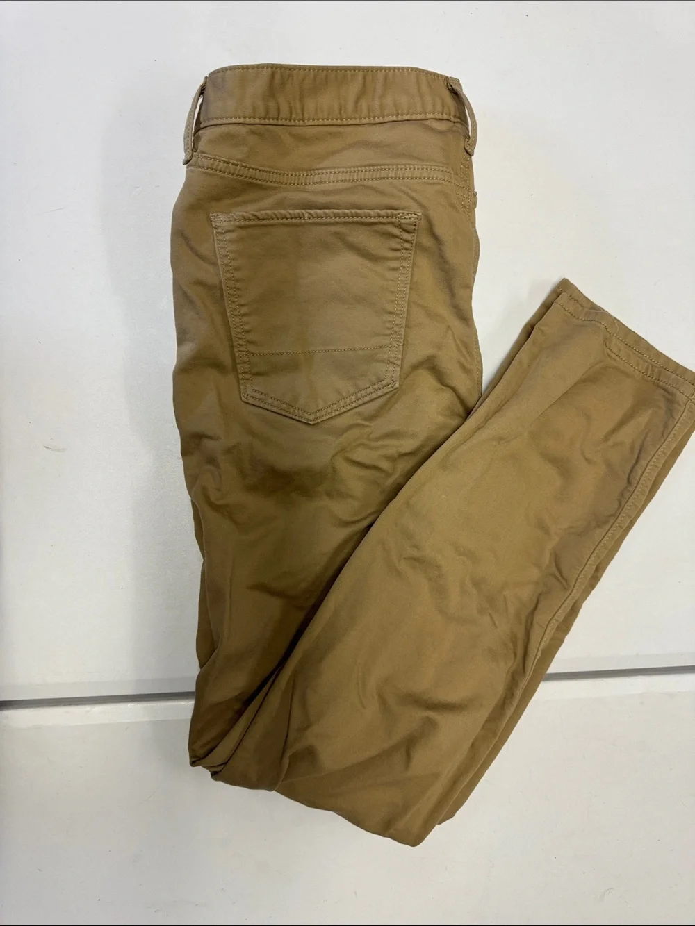 Banana Republic Men's Chinos in Khaki Tan- Traveler Jeans